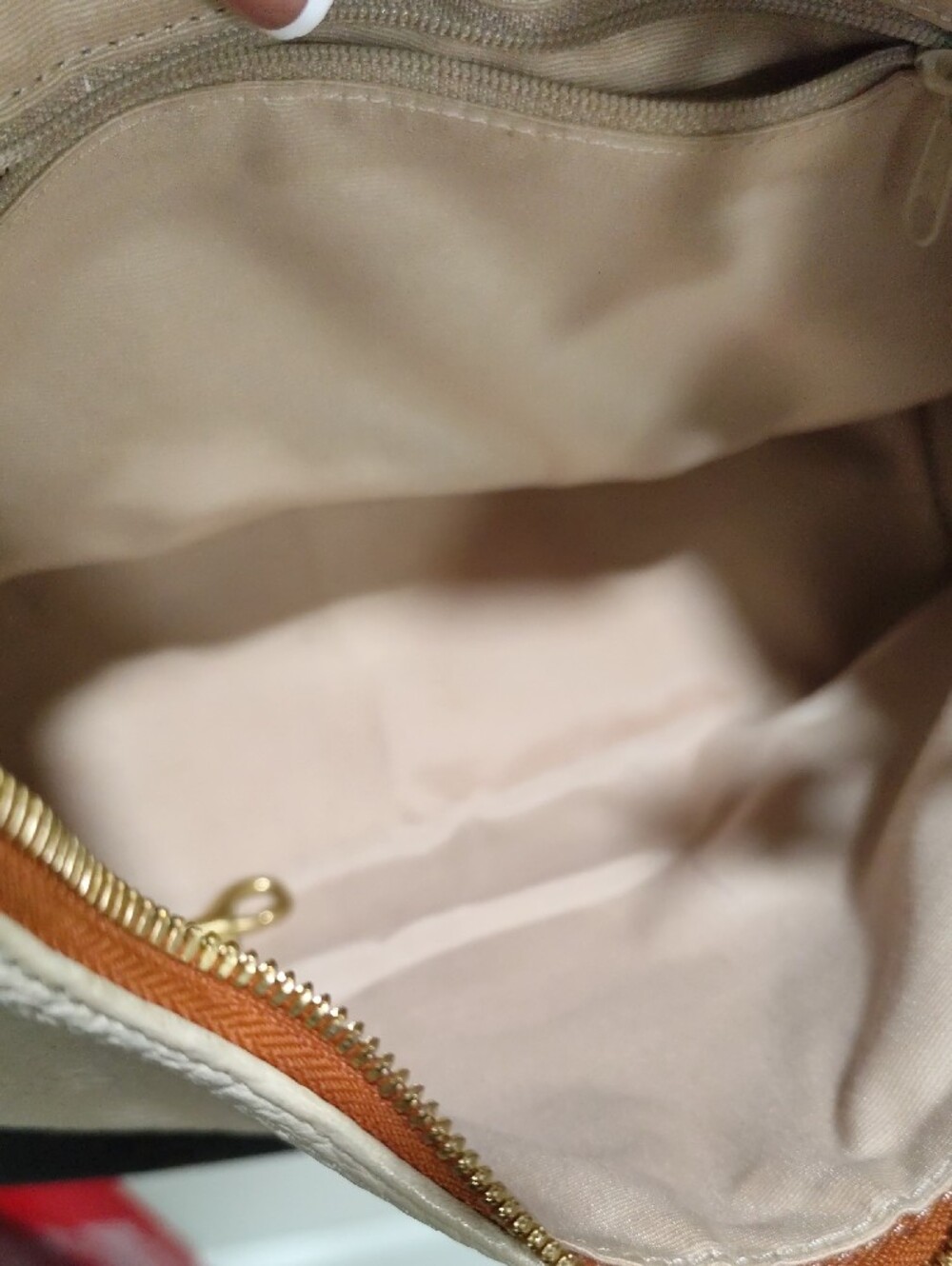 Dooney & Bourke Cream Pebbled Leather Shoulder Bag with Brown Trim - Picture 9 of 16